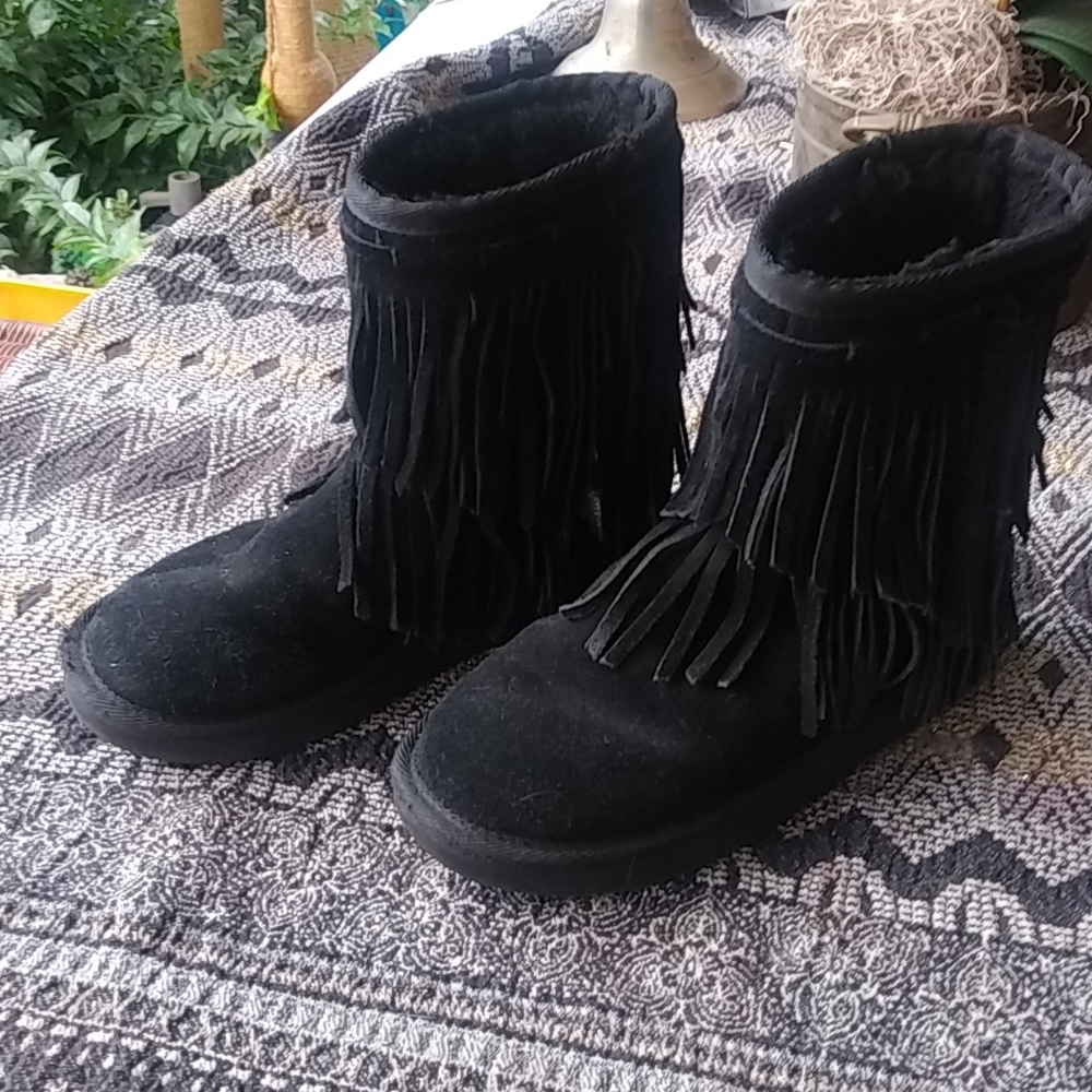 GIFTED Koolaburra by Ugg Black Cable Fringe Boots Uggs